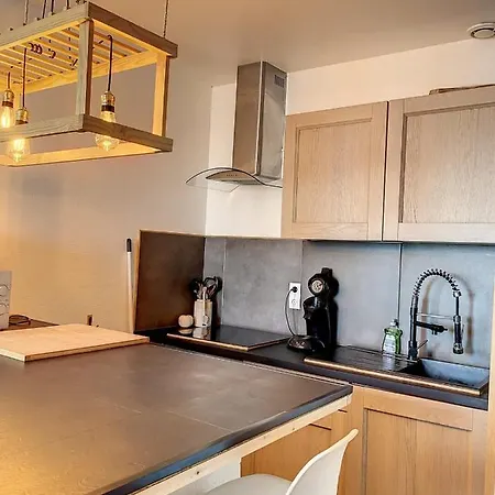 As 50 - Les Bateaux Au Bord De L'eau *