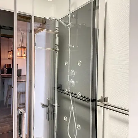 As 50 - Les Bateaux Au Bord De L'eau