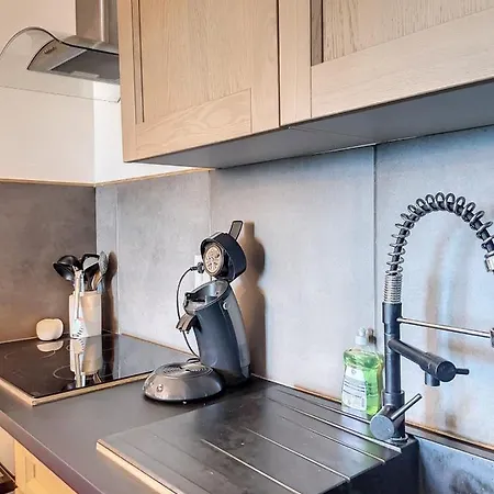 As 50 - Les Bateaux Au Bord De L'eau